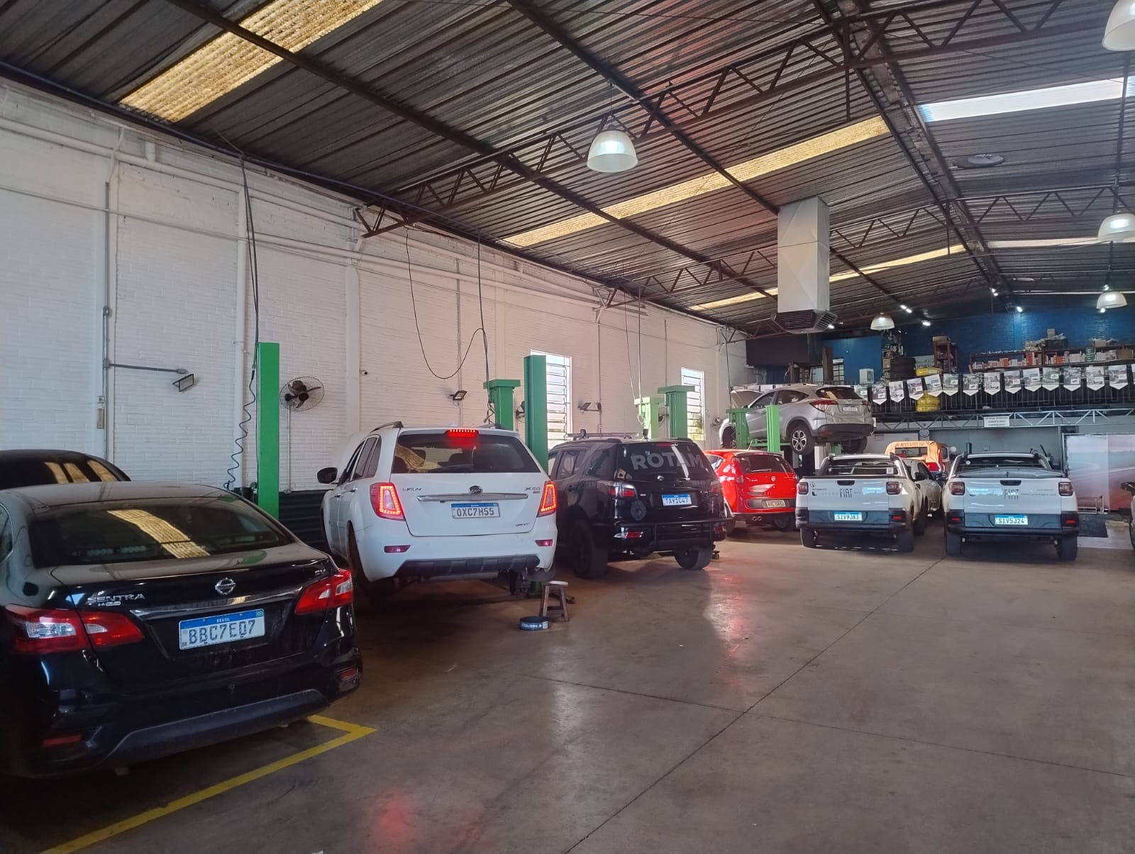 Elevadores e equipamentos